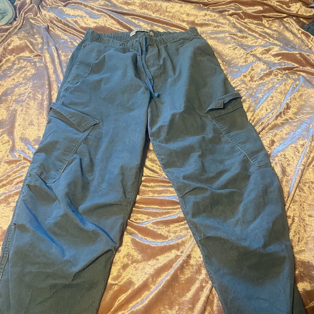 Relaxed Blue Cargo Pants with Lightweight Fabric